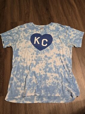 KC Charlie Hustle Heart Tie-Dye Kids T-Shirt in Light Blue and White